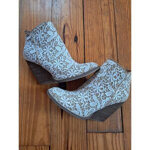 VERY VOLATILE White LACE Tan Wedge Heel Ankle Boots Booties Sz 7 Wedding Shoes